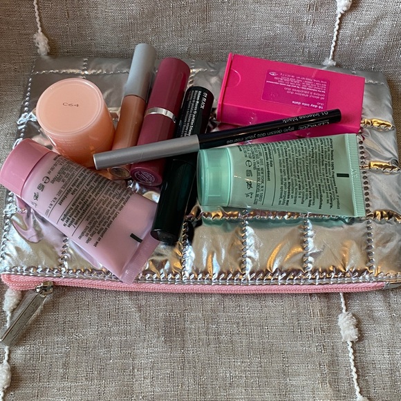 Clinique 8 piece Skincare & Makeup plus makeup bag - Picture 3 of 3